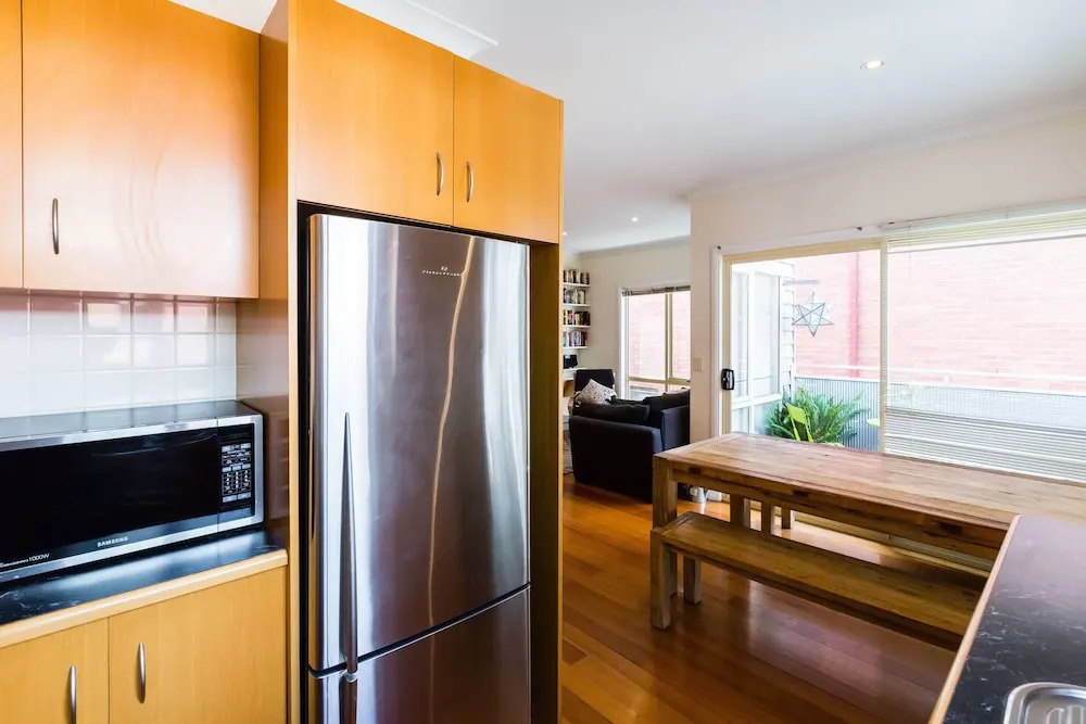 KIM, 2BDR West Melbourne Apartment