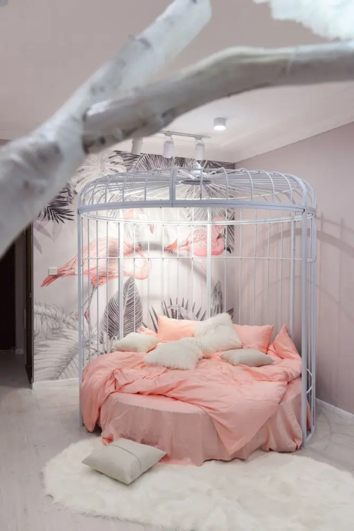 Qing Apartment Spring Heartbeat