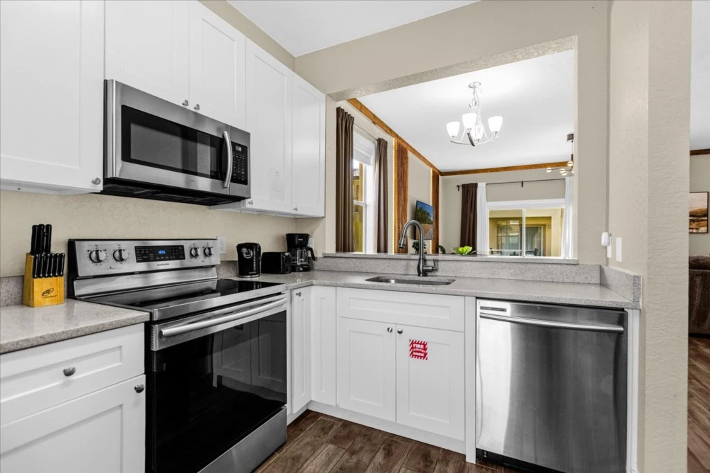 4 Bedrooms 3 Bathrooms Regal Palms 340 Ma