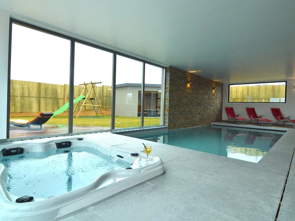 Lavish Villa in Malmedy with Heated Pool, Hot Tub, Infrared Sauna