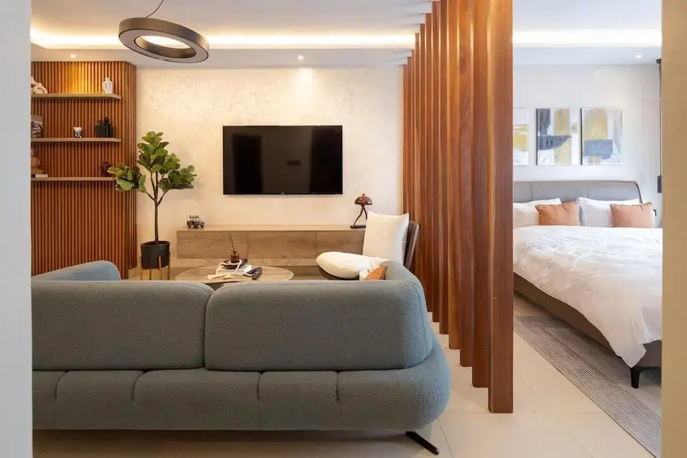 Belfast studio-Blue Waters Property.