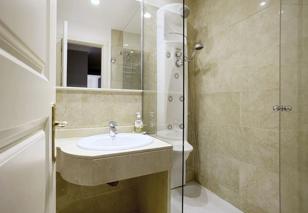 Design Apartment in the Center of Madrid. 2bedrooms. Teatro Real III