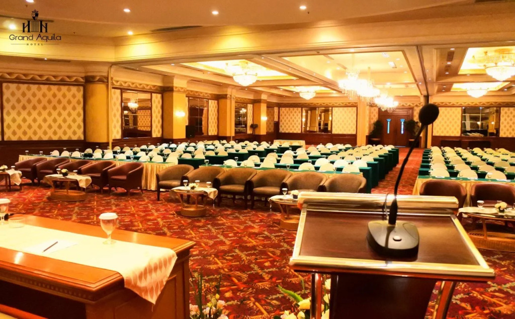 Grand Aquila Hotel