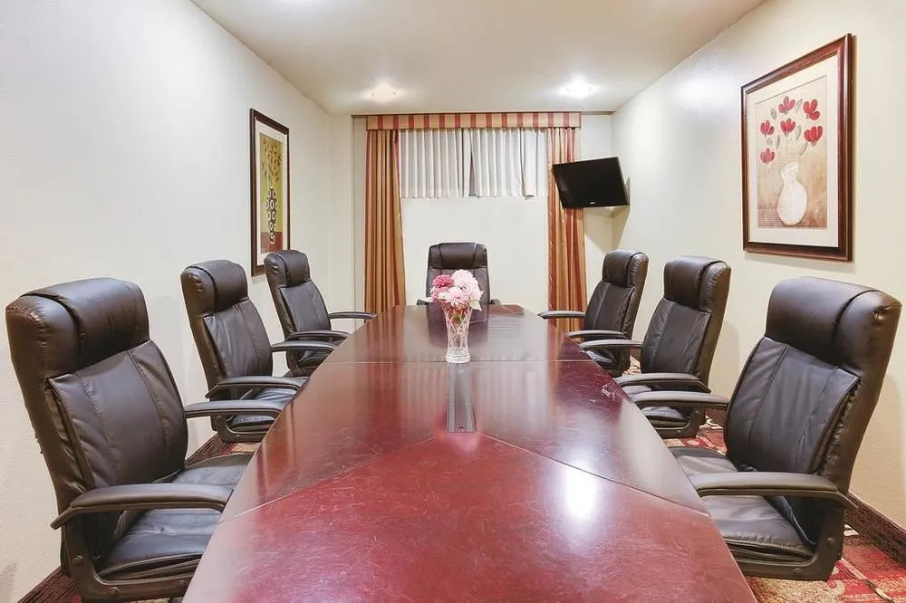 La Quinta Inn & Suites JFK Airport