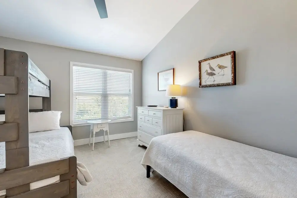 Lovely oceanfront townhouse in Summer Beach Village w/Shared Pool, Central AC