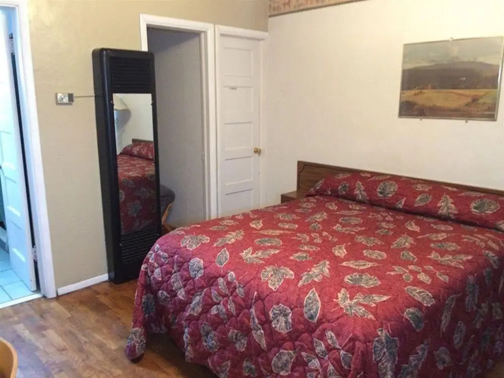 Circle R Motel
