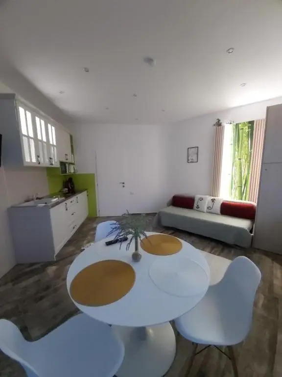 Accent House