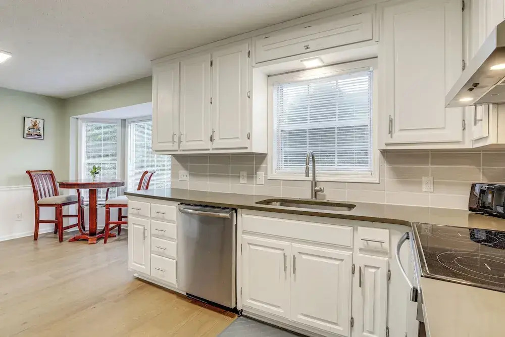 Hike, Golf, Explore: Home 10 Mi to Lake Lanier!