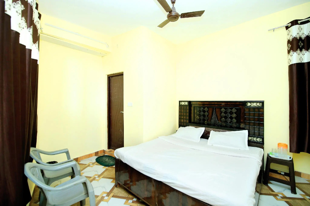 SPOT ON 37977 Parth Home Stay