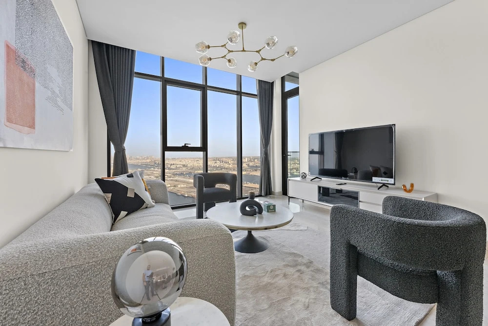 WelHome - Seaside Serenity: Spacious 1 BR in Maritime City