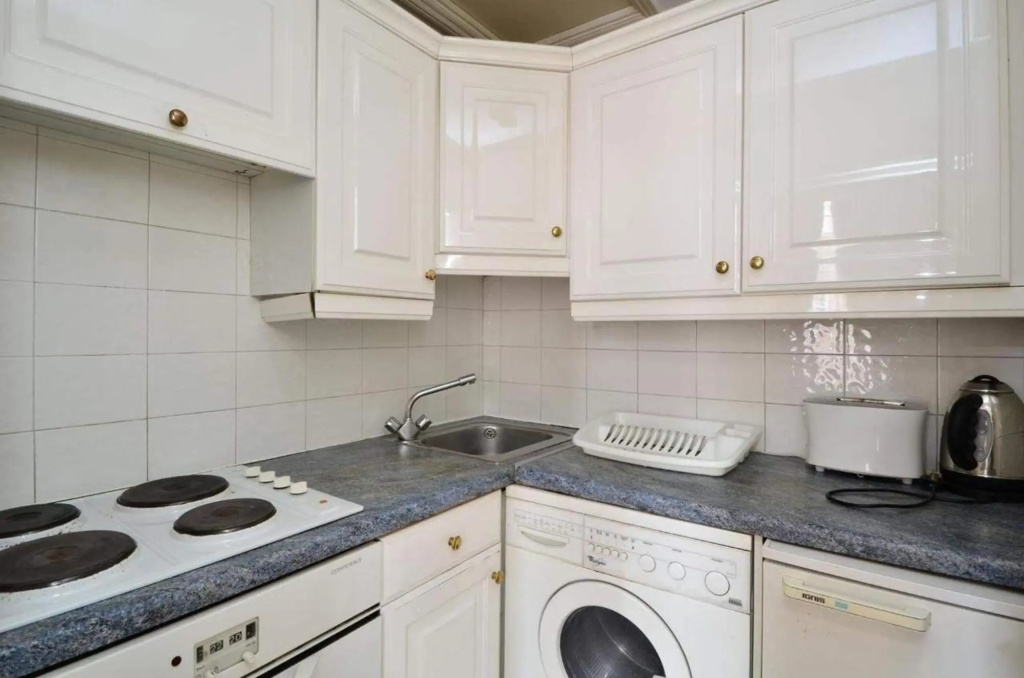 Kensington Court ApartHotel