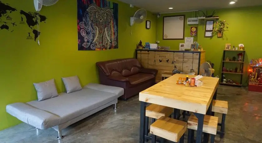 OYO 730 Meedee Hostel