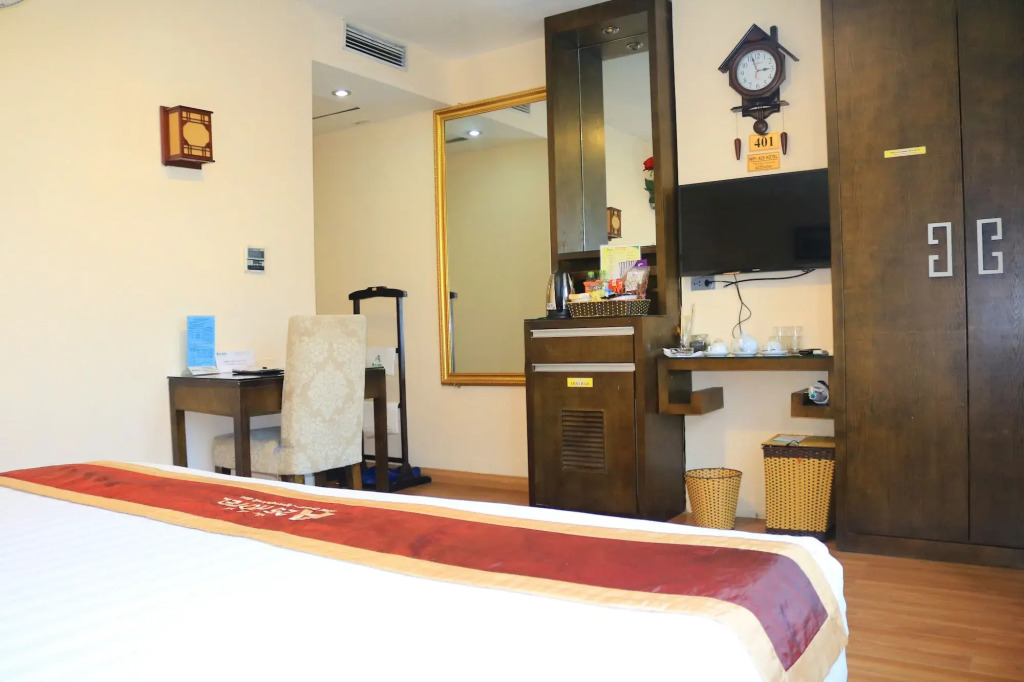New Moon Hotel