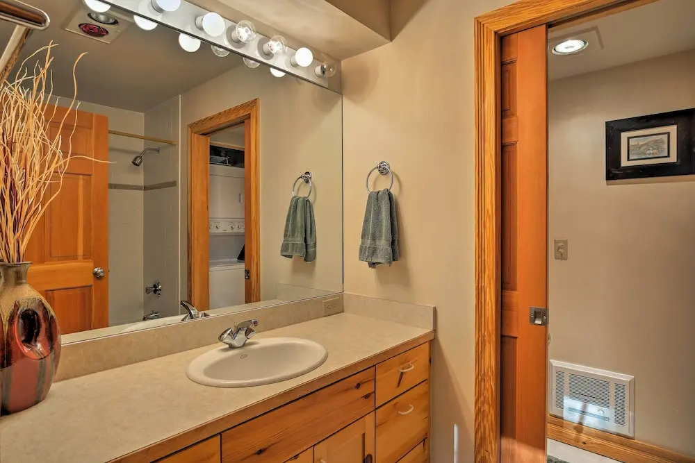 Cozy Driggs Condo w/ Hot Tub & Ski Shuttle Service