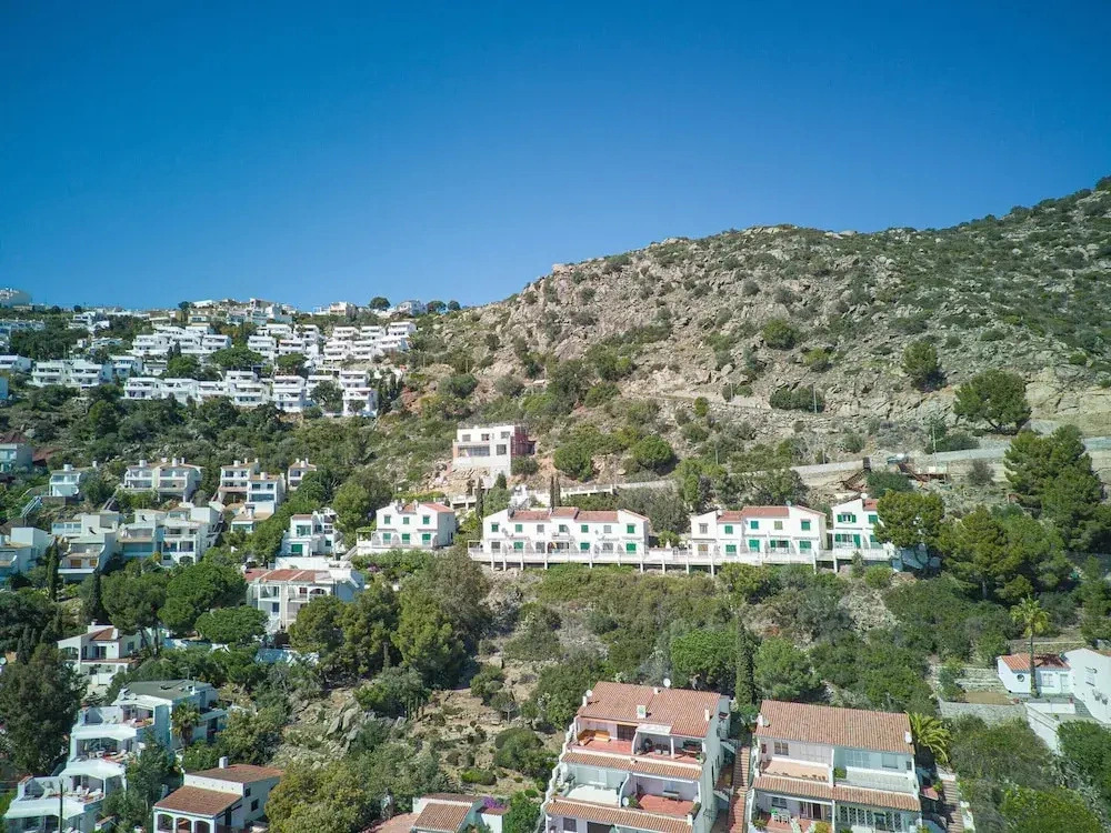 Townhouse in Roses Near Platja de Canyelles