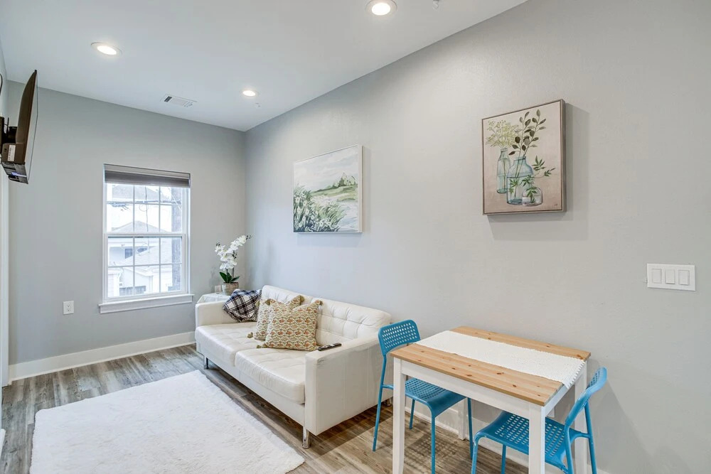 Bright Houston Retreat - 8 Mi to Downtown