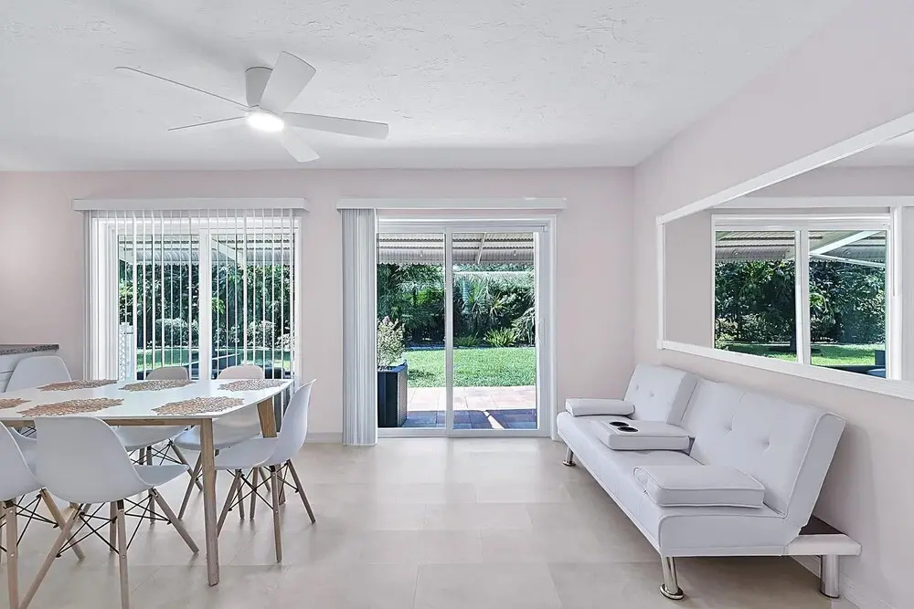 Renovated Quiet All King Bed Suites