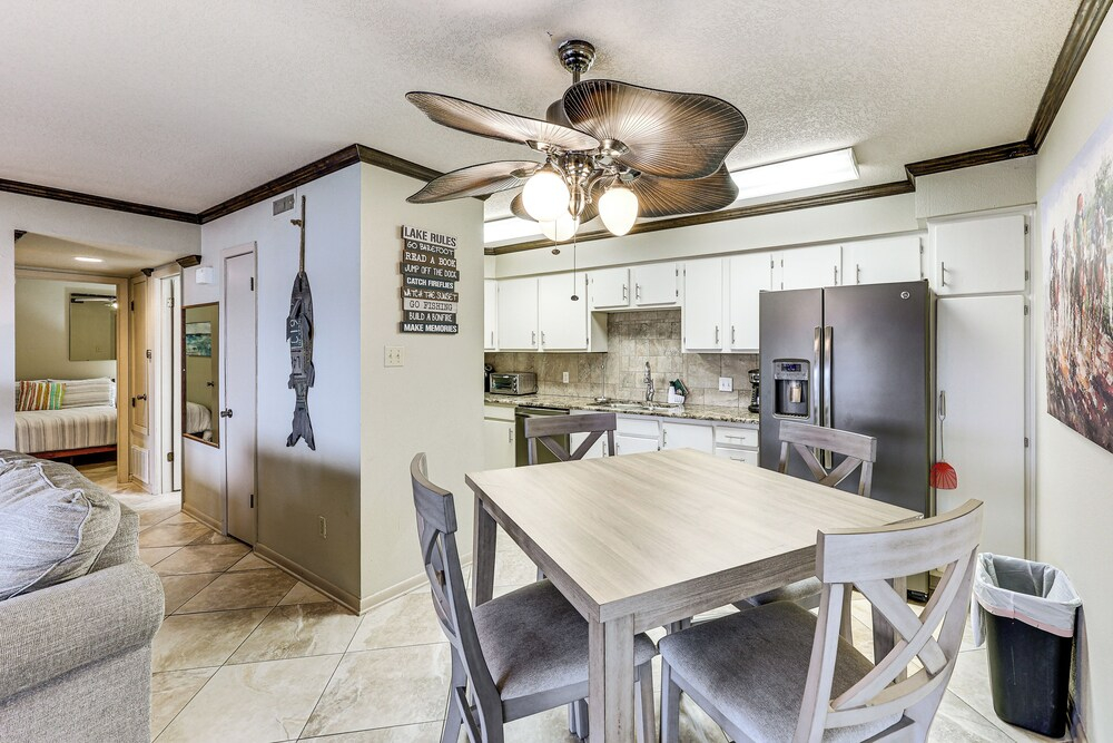 Hot Springs Condo on Lake Hamilton w/ Balcony!