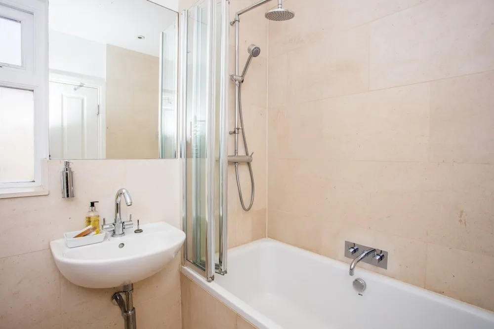 Wonderful 4 Bedroom Home In Kensal Rise