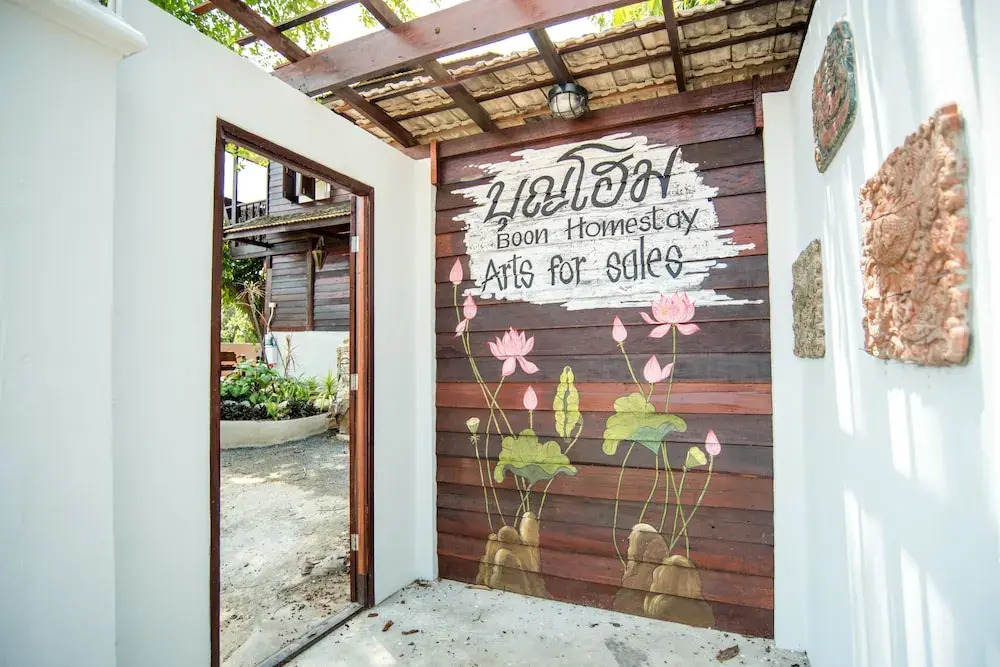 Boon Home Stay Arts and Crafts