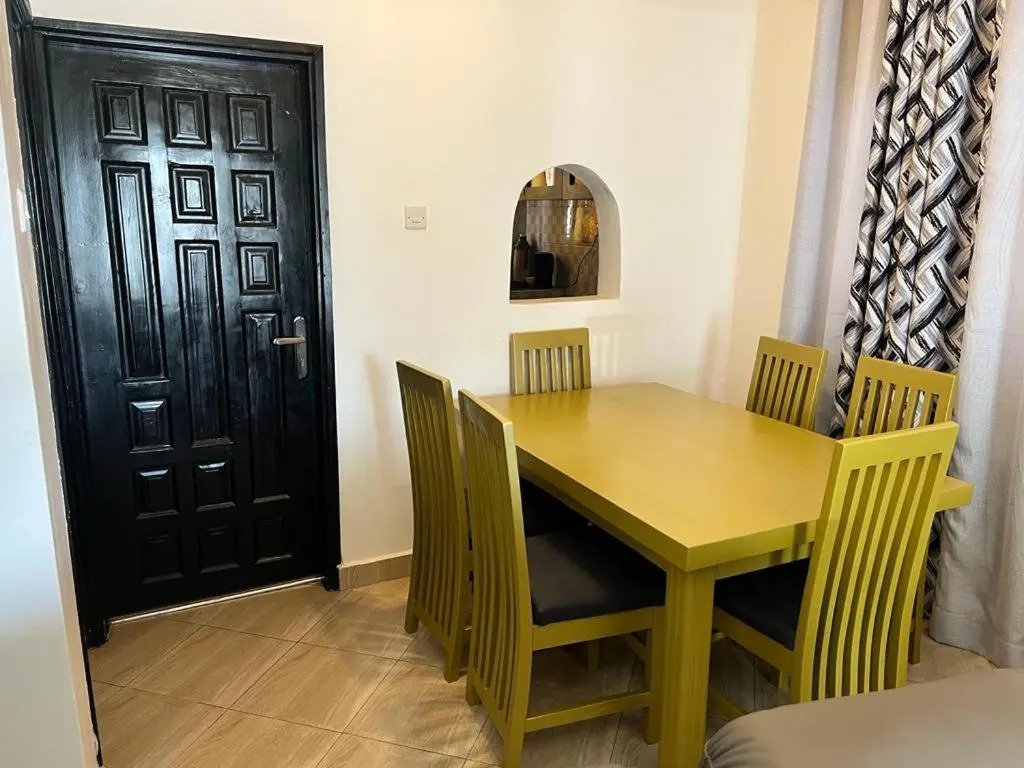 House - Sleeps 6 - Parking - Garden