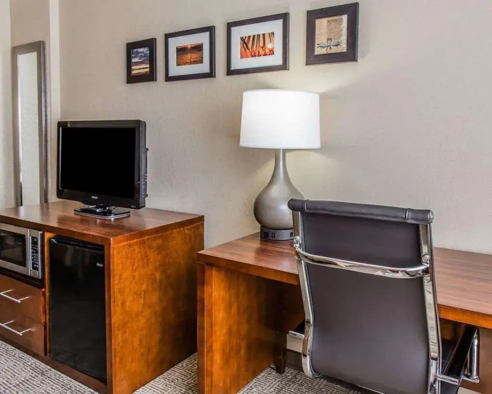 Comfort Inn & Suites
