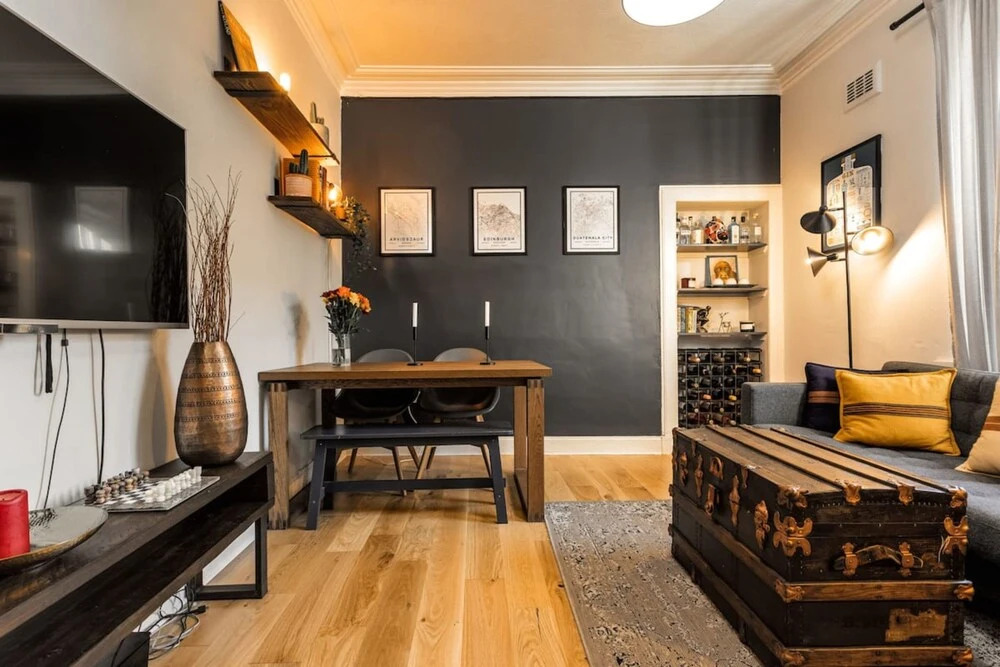 Modern and Jazzy 2 Bedroom House in Edinburgh