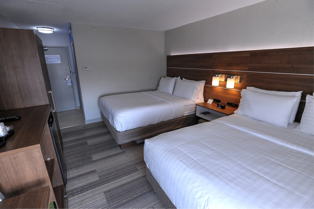Holiday Inn Express & Suites Toronto Airport West by IHG