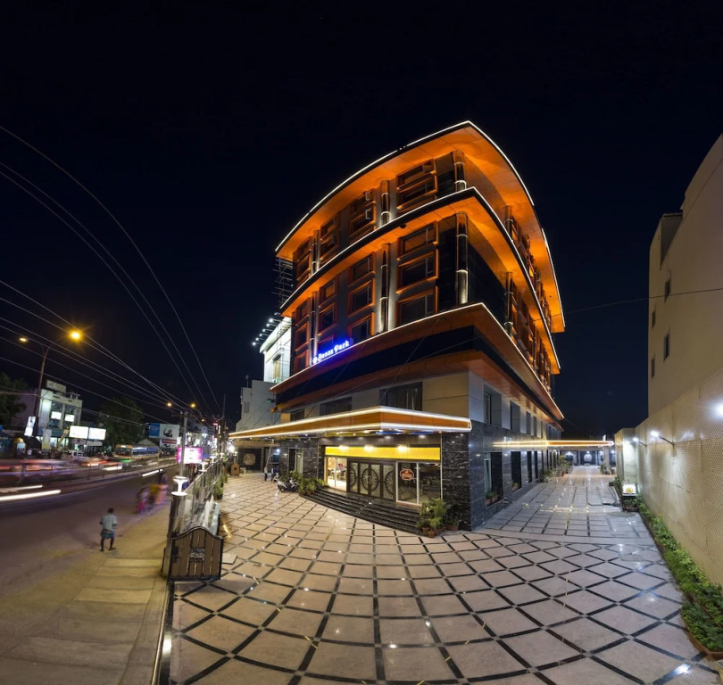 Hotel Benzz Park Vellore