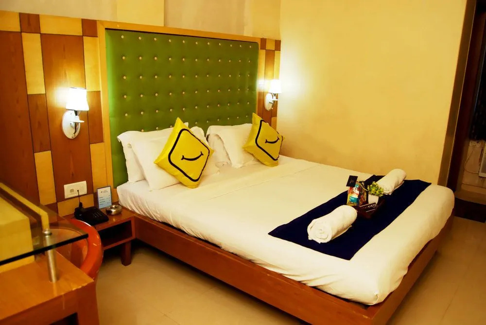 Stay Vista Rooms near Marine Drive