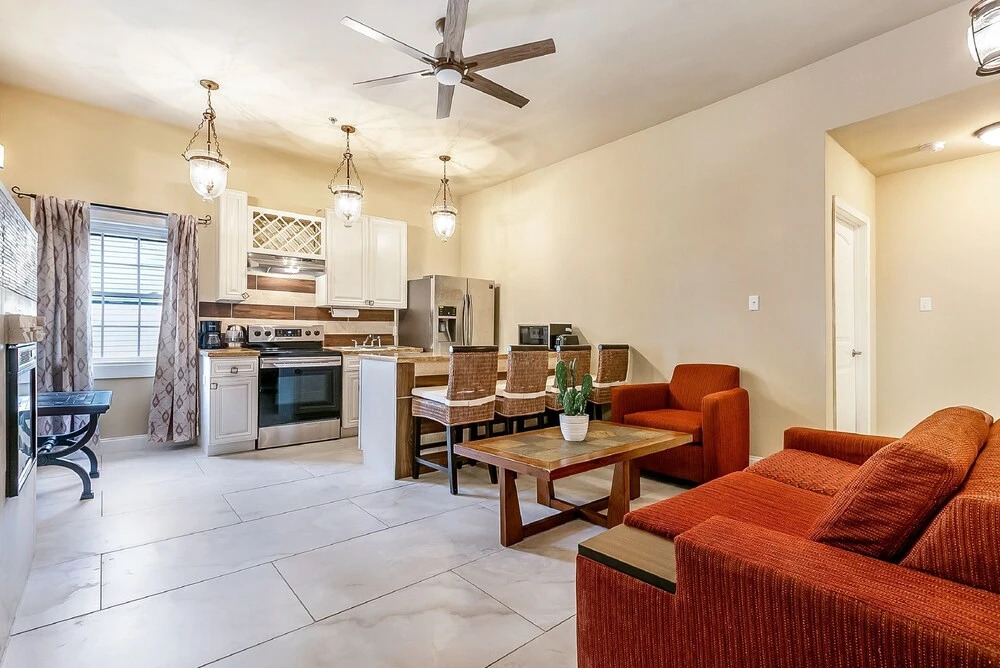 2BD Spacious condo Steps from ST Charles