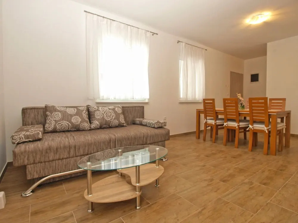 Apartment 1670