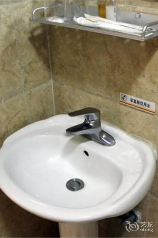 Super 8 Hotel Jinan Railway Station Square