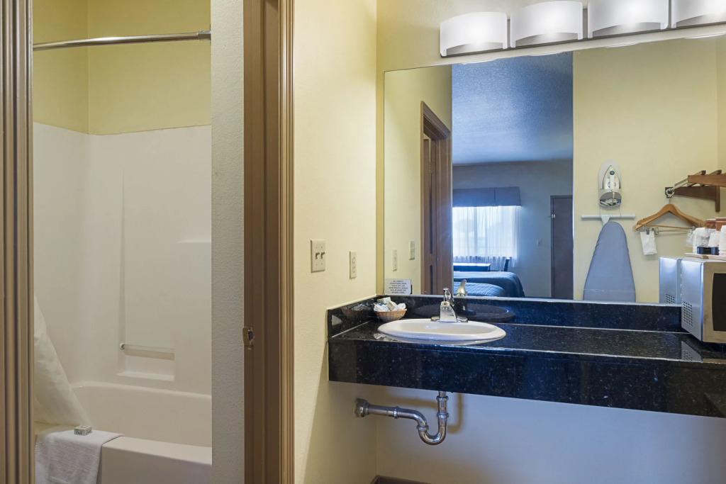 Quality Inn & Suites Victoria South