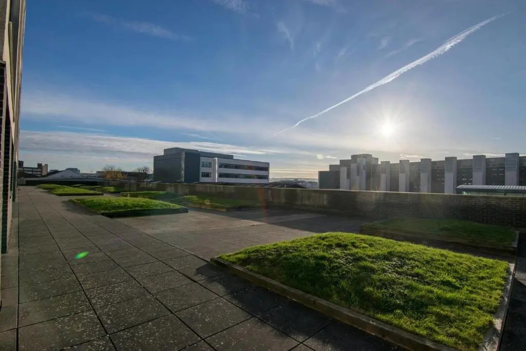 Modern 2 bed apartment, next to Hydro and SECC!