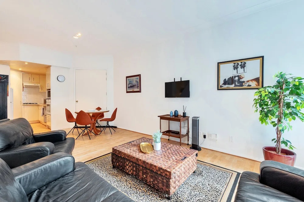 1 Bedroom City Apartment with Parking for 2 Cars