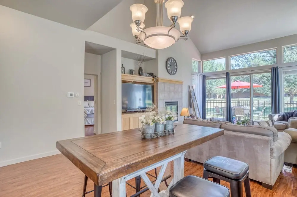 Spacious Outdoor Patio and Resort Amenities - Stylish Retreat