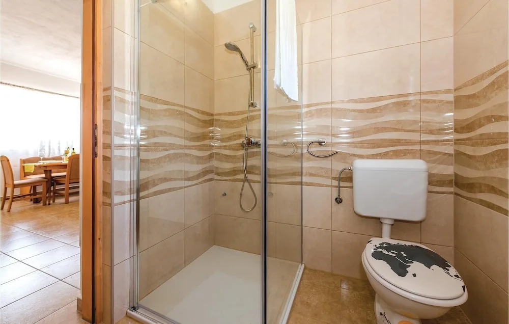 Stunning Home in Tribunj With Wifi and 4 Bedrooms