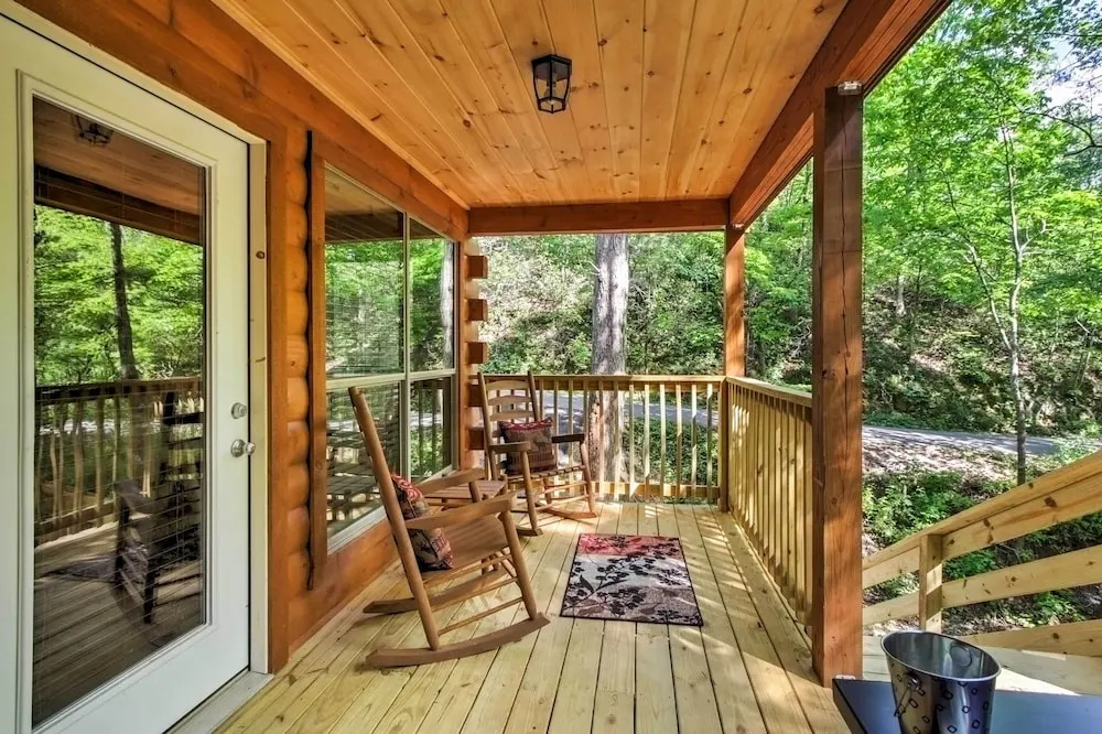 Gatlinburg Cabin w/ Hot Tub: 5 Mi to Downtown