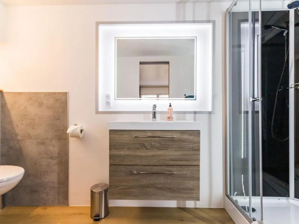 Maison de ville à St Nazaire, près du front de mer, climatisée, 3 chambres avec sdb privatives, WiFi - FR-1-306-1203