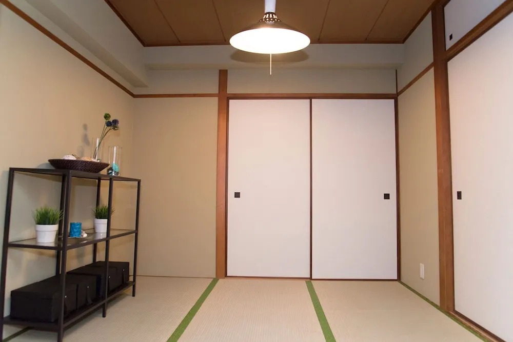 EX Minamisenba Apartment202