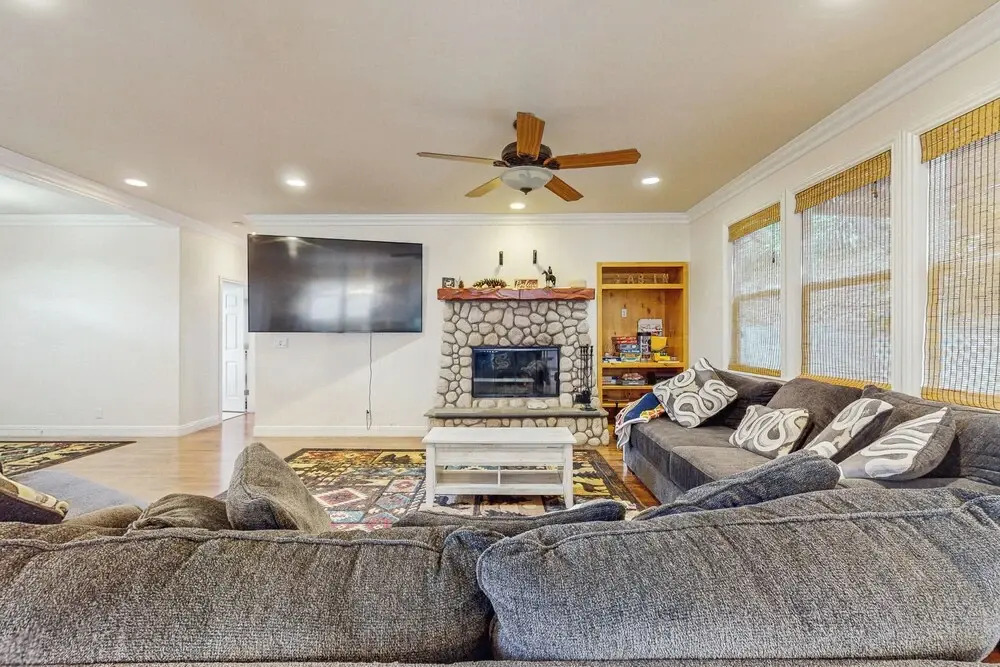 4BR Relaxing Home w/ Sing, Games & Ping-pong