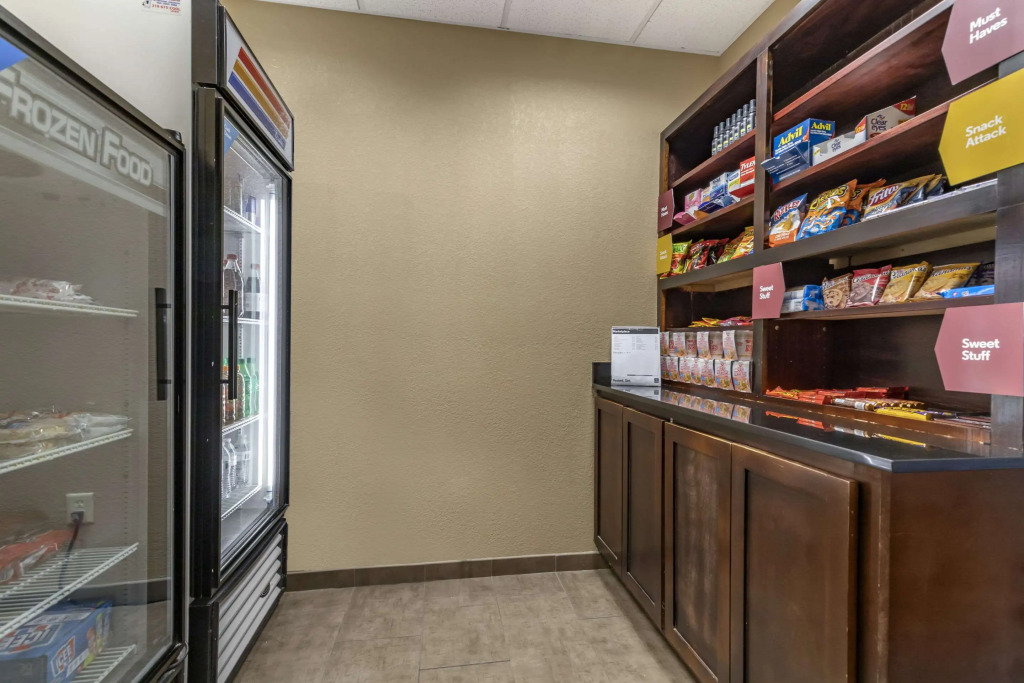 Comfort Suites Medical Center near Six Flags