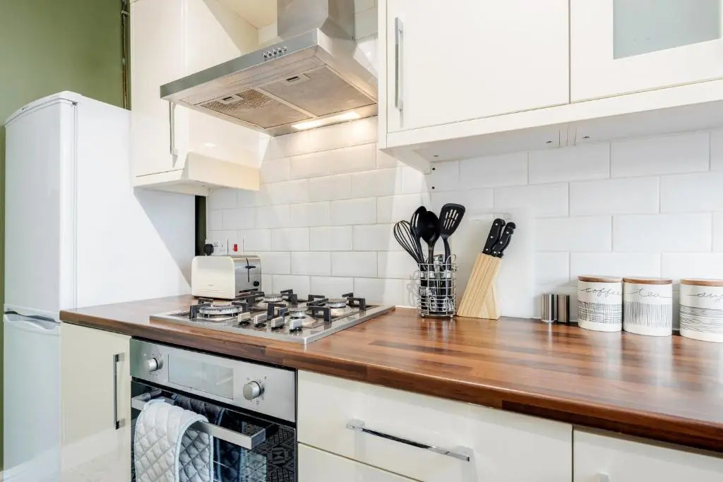 Luxury Apartment 2bed & Parking - East London - by Damask Homes