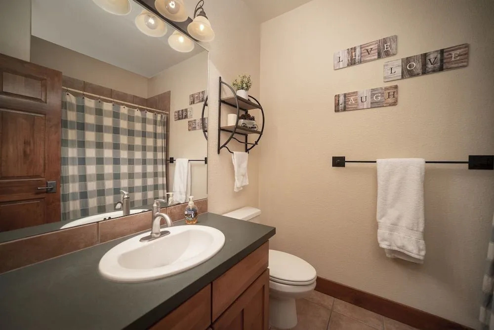Palomino At Kicking Horse 2 Bedroom Cabin by Redawning