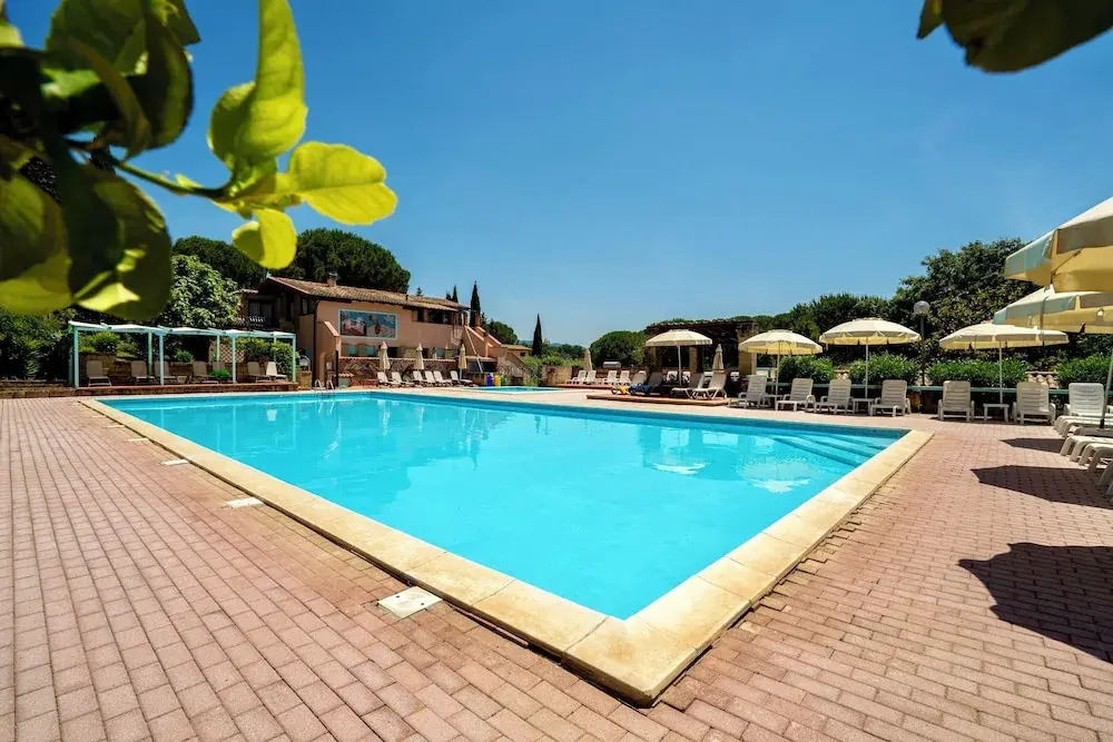 Residence con piscina a Guardistallo