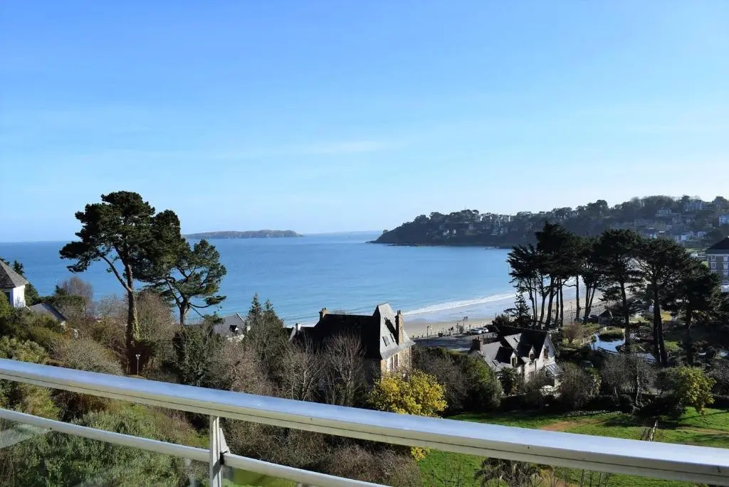 Appartement 2-4 pers VUE MER EXCEPTIONNELLE avec terrasse à PERROS-GUIREC - Ref 908