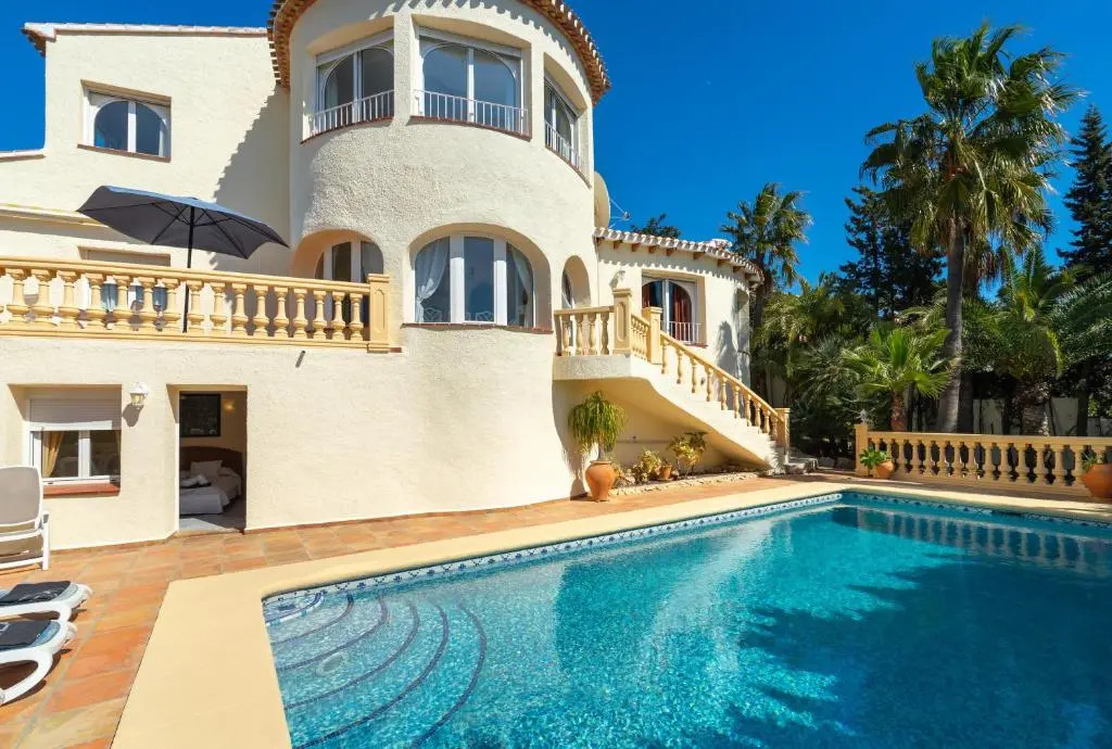 Villa Hermosa by Aguilarent