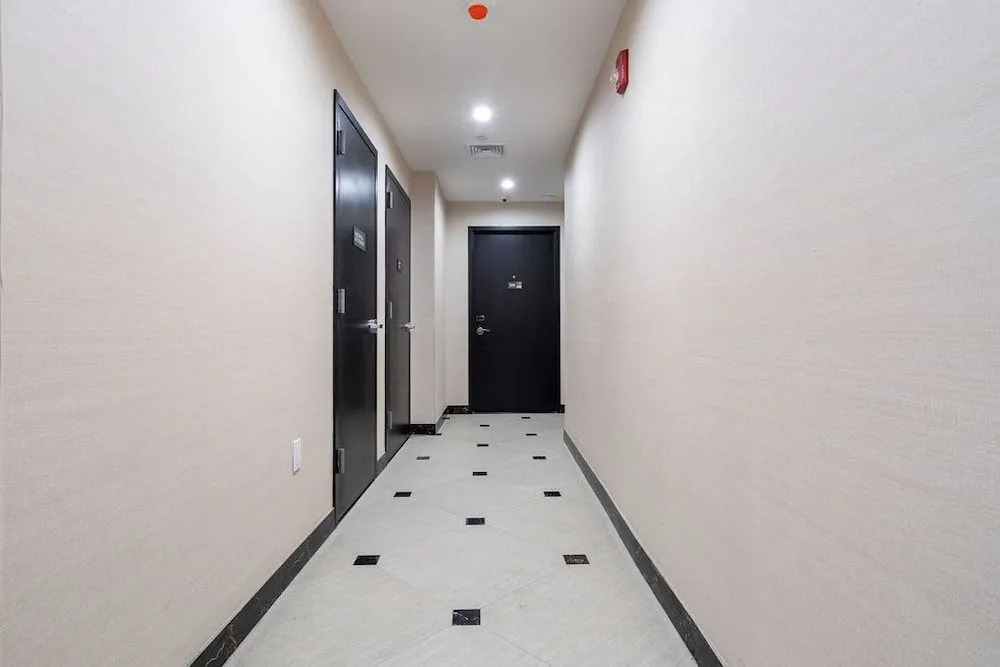 Hotel Ninety Five Fordham  St Barnabas Hospital