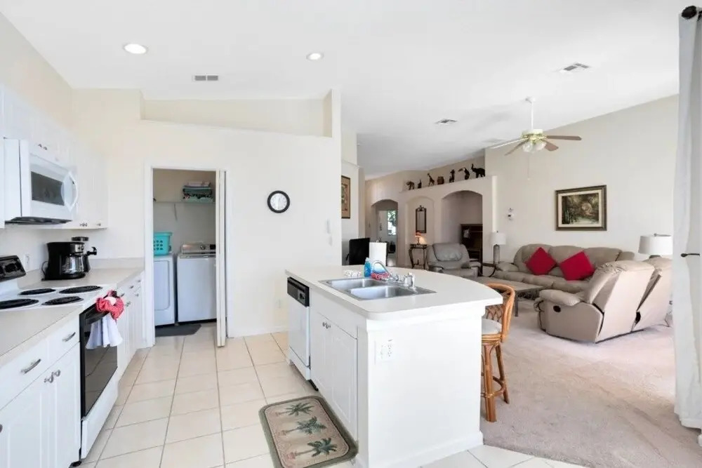 4 Bedroom/3 Bath South Facing Pool - Luxury Villa 4 Villa by RedAwning